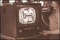 200oldTV25.jpg
